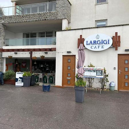 Largigi Offering Two Amazing Panoramic Sea Front Apartments Lyme Regis Exteriör bild
