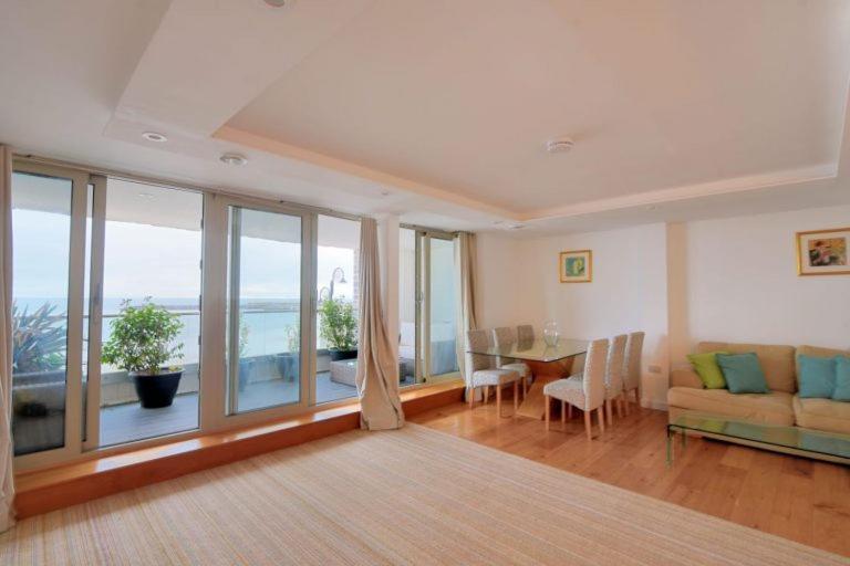 Largigi Offering Two Amazing Panoramic Sea Front Apartments Lyme Regis Exteriör bild