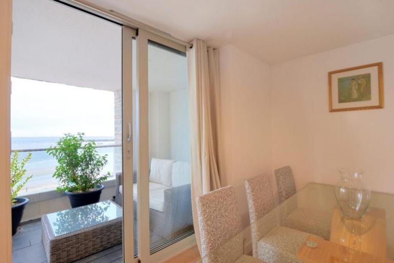 Largigi Offering Two Amazing Panoramic Sea Front Apartments Lyme Regis Exteriör bild
