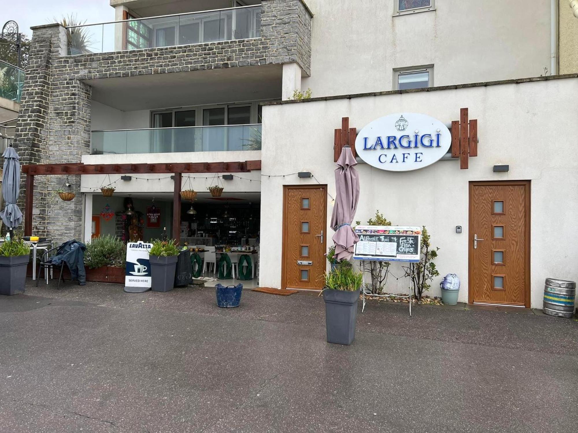 Largigi Offering Two Amazing Panoramic Sea Front Apartments Lyme Regis Exteriör bild